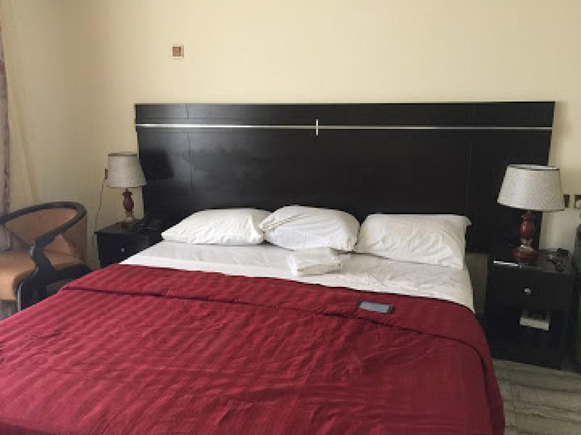 Room In Lodge - Premier Hotel-イバダン エクステリア 写真