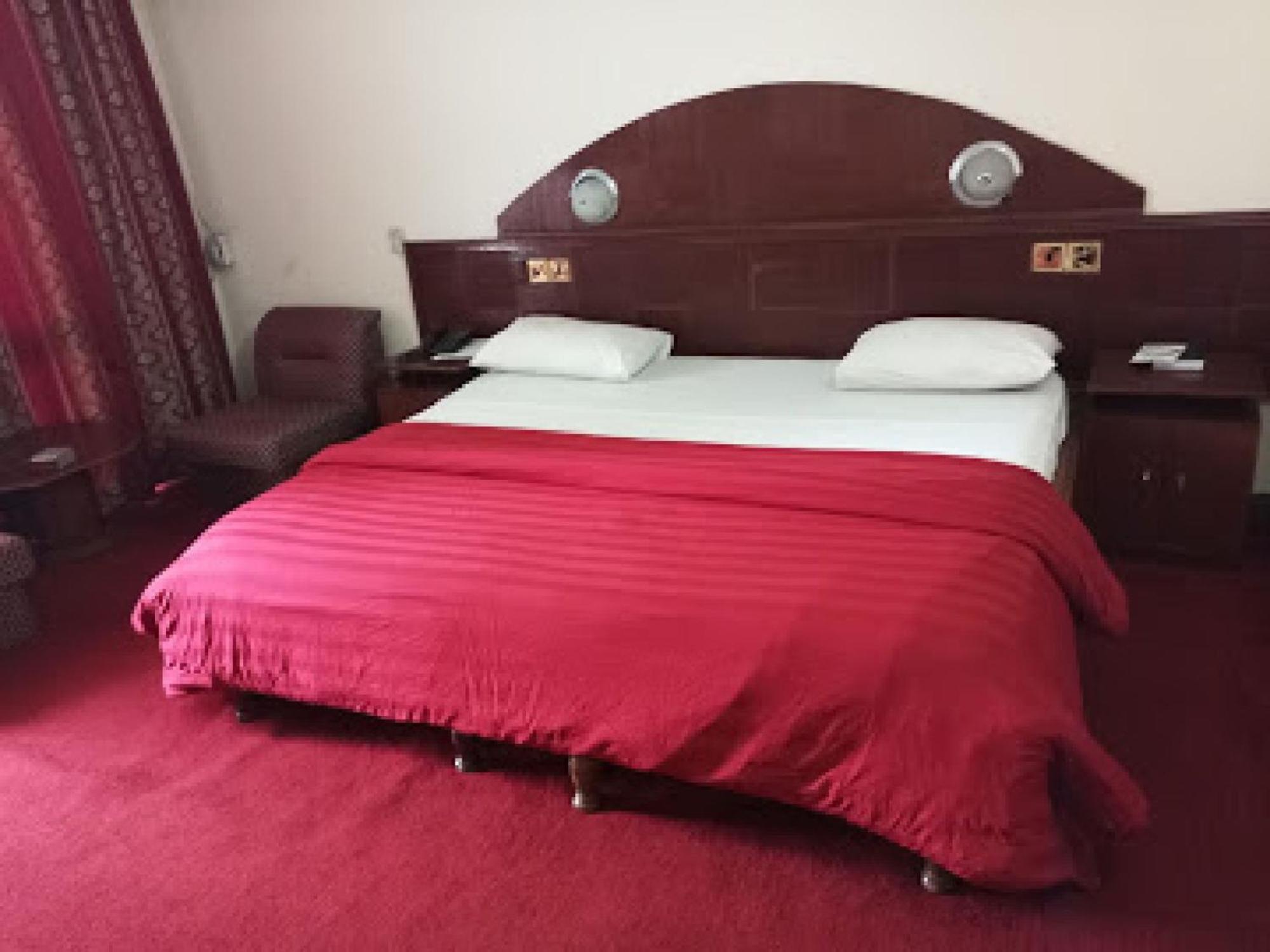 Room In Lodge - Premier Hotel-イバダン エクステリア 写真